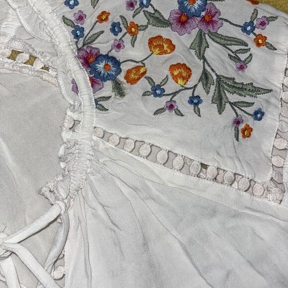 a.n.a A new approach embroidered floral peasant Blouse boho Size medium - Picture 3 of 4